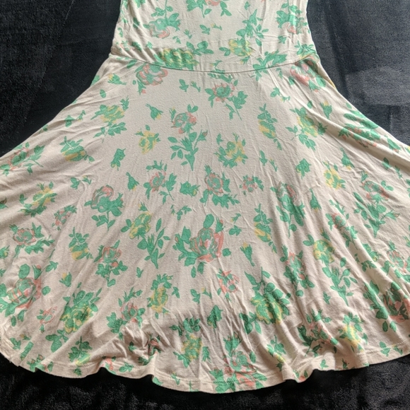 Floral Summer Back Cut-Out Dress - Picture 3 of 7